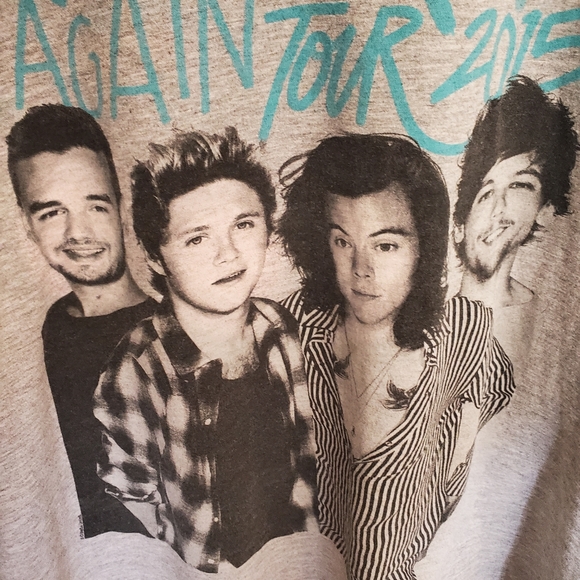**SOLD** One Direction 2015 concert t-shirt - Picture 2 of 2